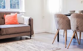 2 Bed Apartment - Great Location
